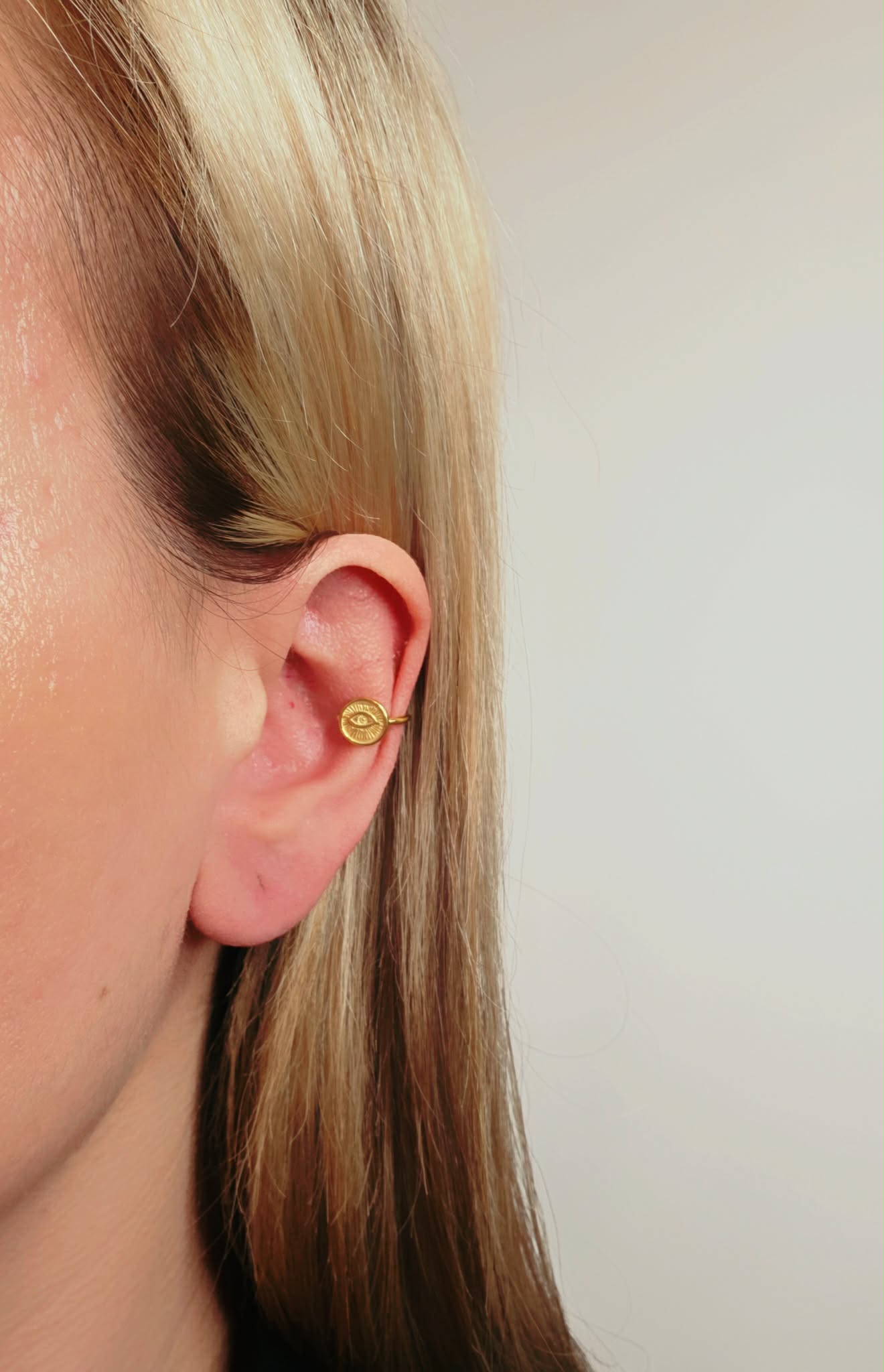Earcuff-gold-coin-with-eye
