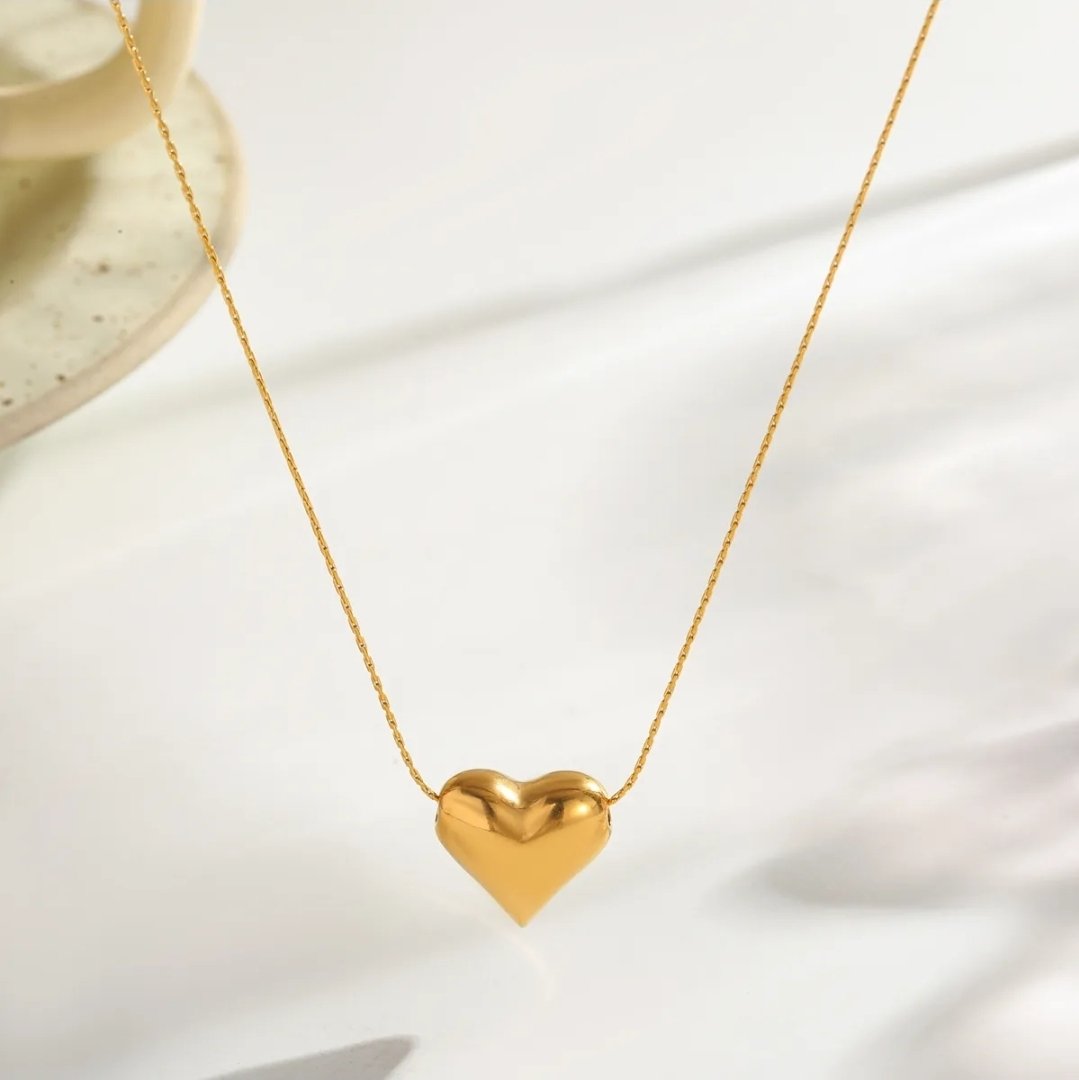 Gold-heart-necklace.