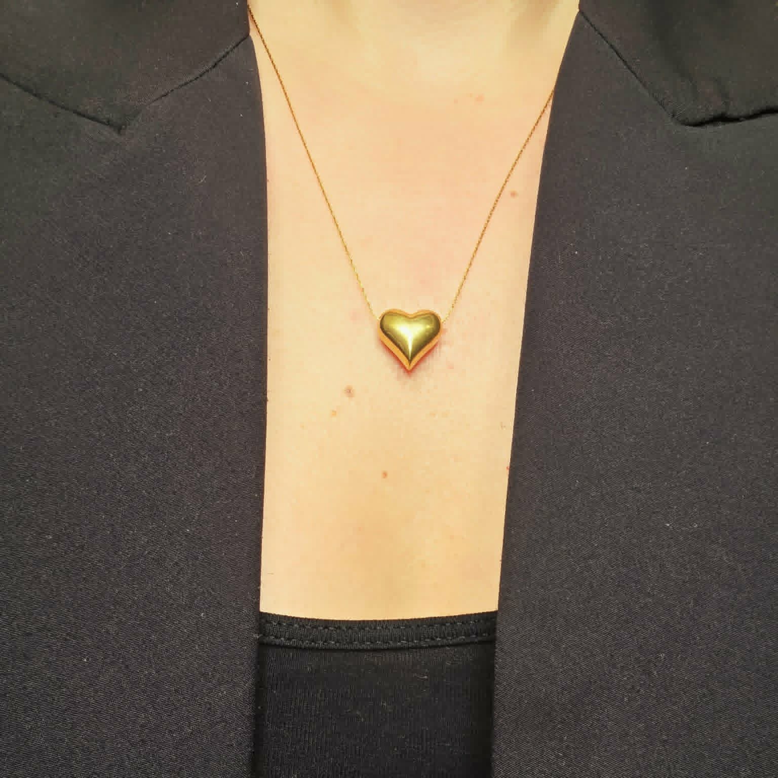 Gold-heart-necklace.