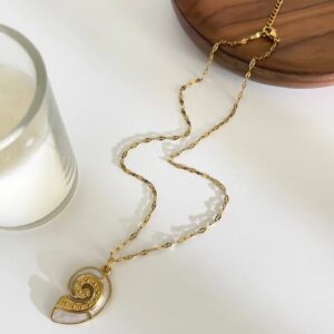 Seashell-necklace